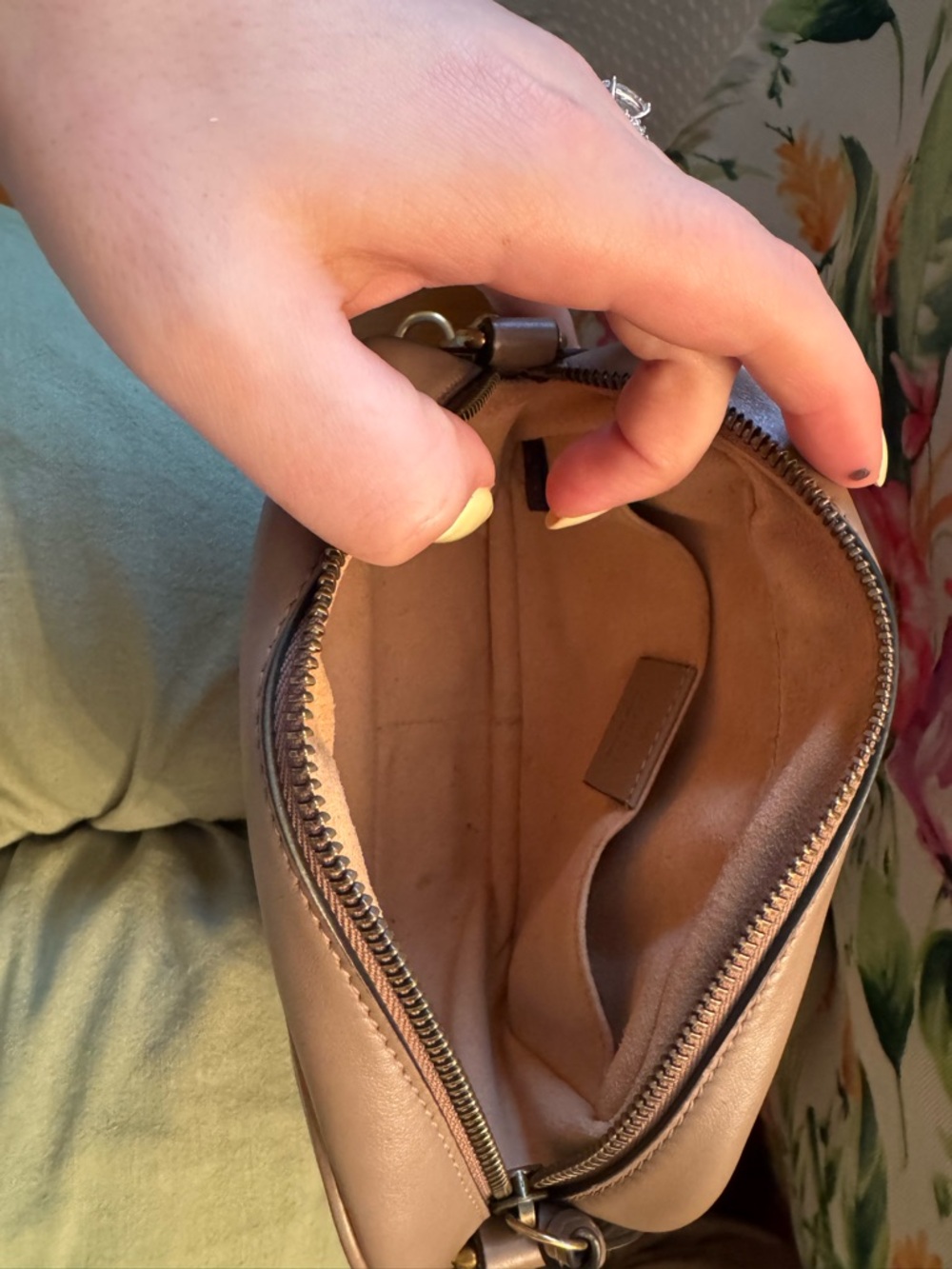 AUTHENTIC Small Gucci Camera Bag - Picture 3 of 5